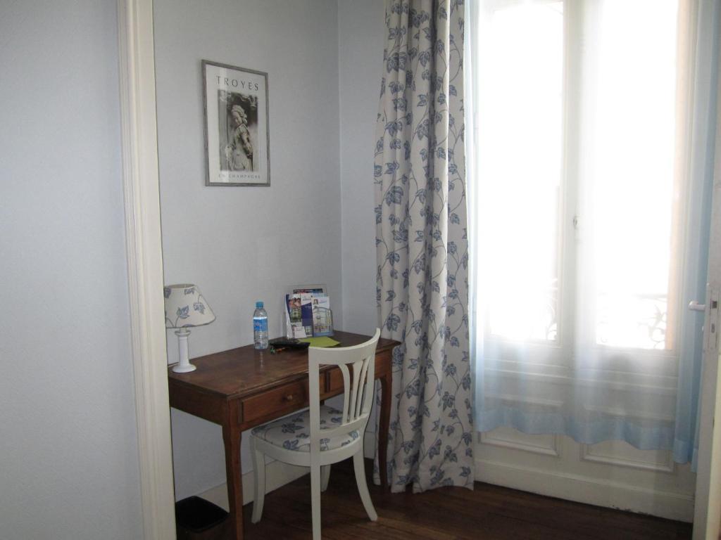 Hotel Arlequin Centre Historique Troyes Ruang foto